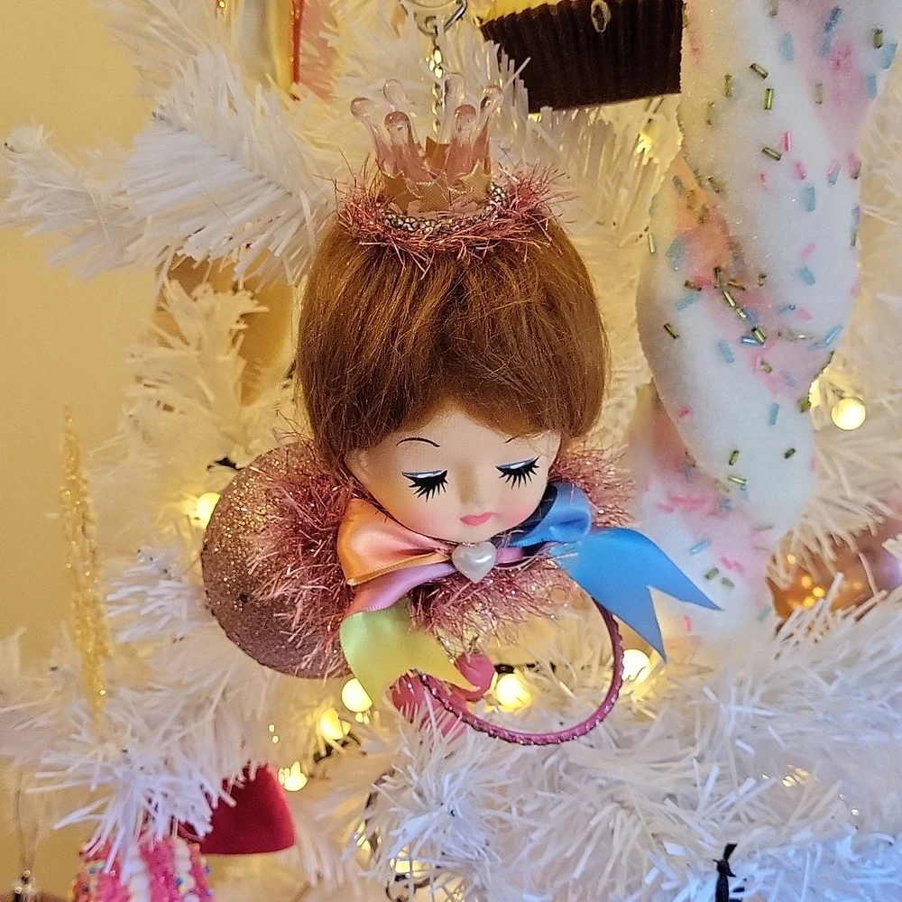 Doll Head Keychain Sleeping Beauty Angel Tiara Kitsch Ornament Vintage Style